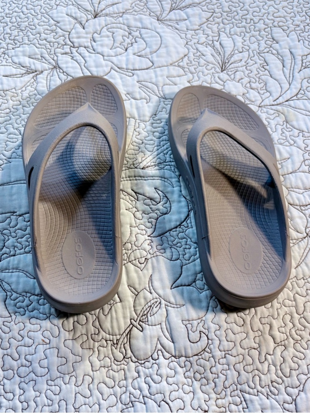 OOFOS OOriginal Recovery Sandals Slate Gray Thong Comfort Arch Support W8 M6💛 - Picture 9 of 10
